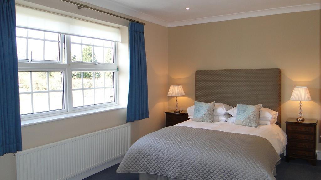 Pinfield Boutique Hotel Slough Room photo